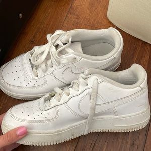 White Nike Air Force 1